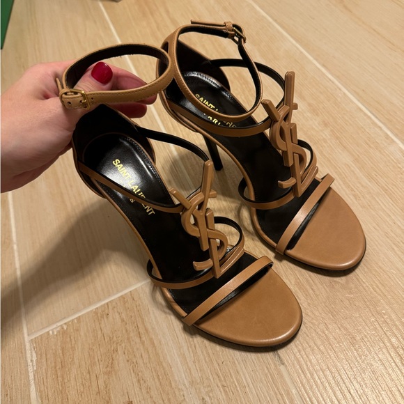 NIB Saint Laurent
Cassandra Sandals in Smooth Vegetable-tanned Leather size 36.5 - Picture 3 of 8